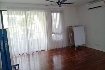 3 STOREY TERRACE HOUSE CORNER [EXTRA LAND 20X70 ] 