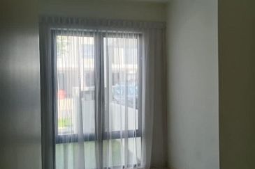 3 STOREY TERRACE HOUSE CORNER [EXTRA LAND 20X70 ] 