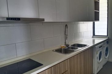 3 STOREY TERRACE HOUSE CORNER [EXTRA LAND 20X70 ] 