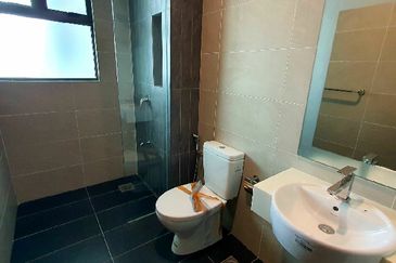 FREE KITCHEN CABINET, BOOKING RM500, Precint 8, Pu