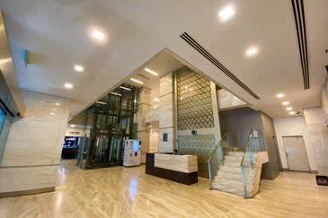 For Rent Office Strategic Location near MRT, Monorail & Public Bus.   Mezzanine Floor Office Space at Suasana Bukit Ceylon, Bukit Bintang Kuala Lumpur