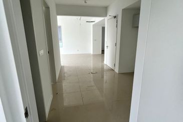 Lakefront Condominium | Emerald Hills @ Alam Damai