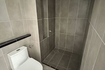 Lakefront Condominium | Emerald Hills @ Alam Damai