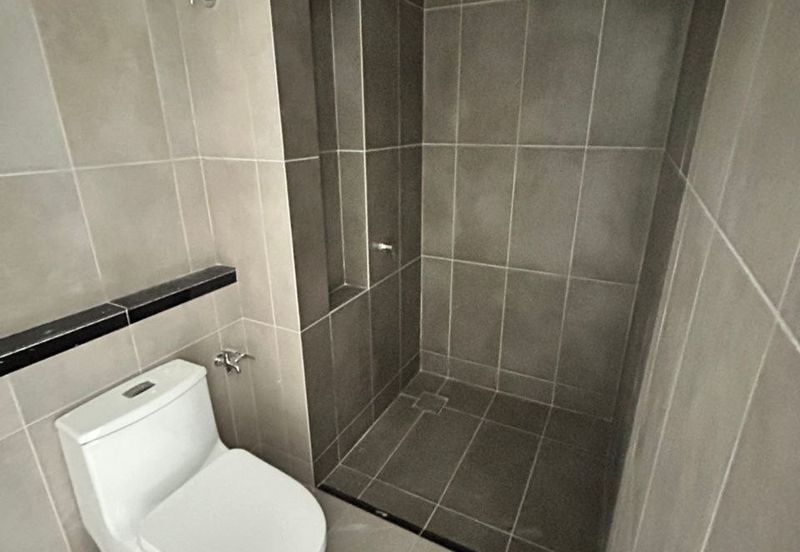 Lakefront Condominium | Emerald Hills @ Alam Damai