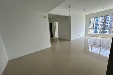 Lakefront Condominium | Emerald Hills @ Alam Damai