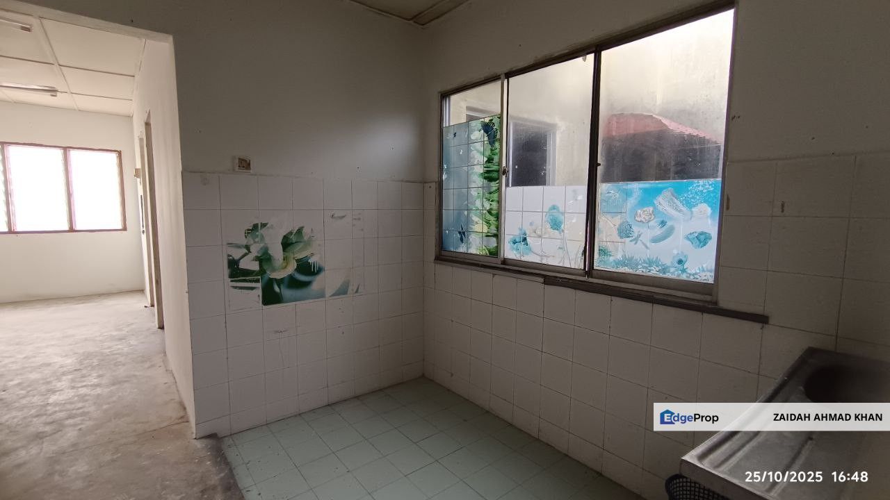 APARTMENT MAWAR TAMAN PUTRA KAJANG FLAT FOR SALE TOP FLOOR FREEHOLD SHOP LOW DEPOSIT 100% LOAN, Selangor, Kajang