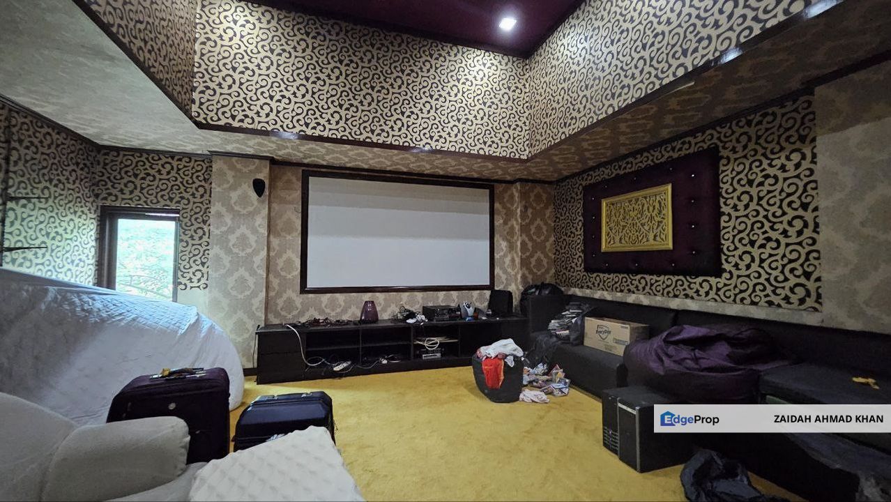 SECTION 16 PETALING JAYA SELANGOR 2.5 STOREY BUNGALOW WITH SWIMMING POOL RENOVATED WITH EVENT GLASS HOUSE, Selangor, Petaling Jaya