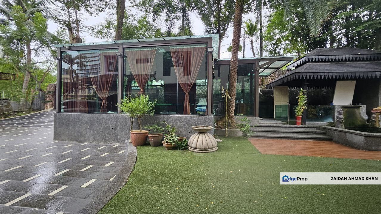 SECTION 16 PETALING JAYA SELANGOR 2.5 STOREY BUNGALOW WITH SWIMMING POOL RENOVATED WITH EVENT GLASS HOUSE, Selangor, Petaling Jaya