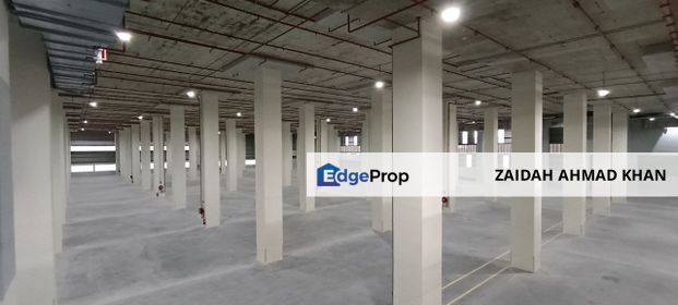SHAH ALAM SESKYEN 33 NEW WAREHOUSE FOR RENT LIGHT INDUSTIRAL CC ESFR DOCK LIFT WITH LEVELERS CARGO LIFT PASSENGER LIFT OFFICE SURAU PANTRY 300AMPS, Selangor, Shah Alam