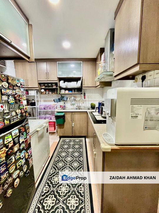 VILLA LAGENDA CONDOMINIUM SELAYANG BATU CAVES CONDOMINIUM FOR SALE RENOVATED PARTLY FURNISHED , Selangor, Batu Caves 