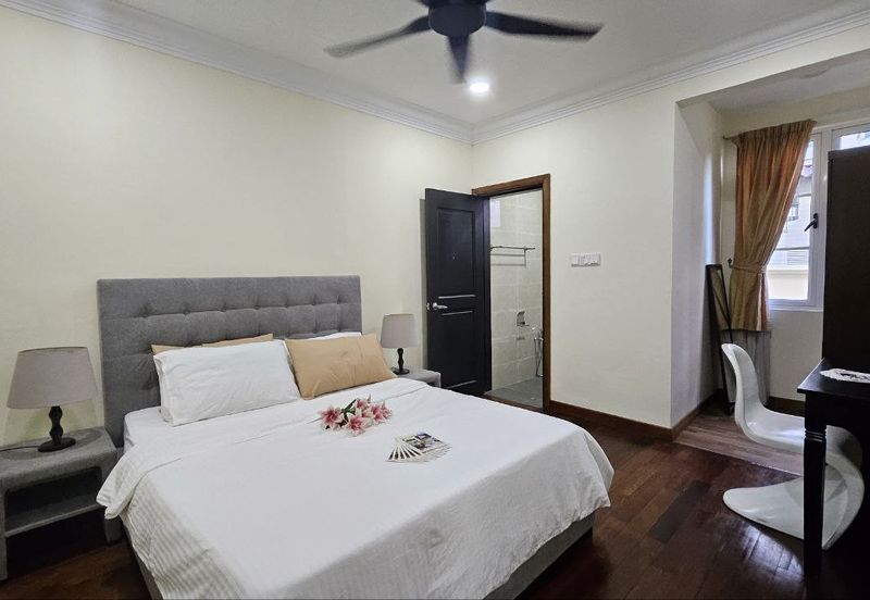 Kiara Peak (Puncak Kiara)