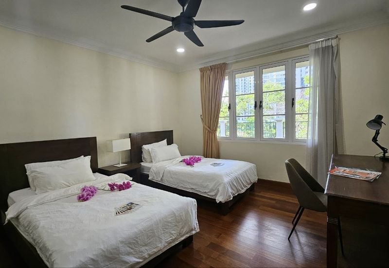 Kiara Peak (Puncak Kiara)