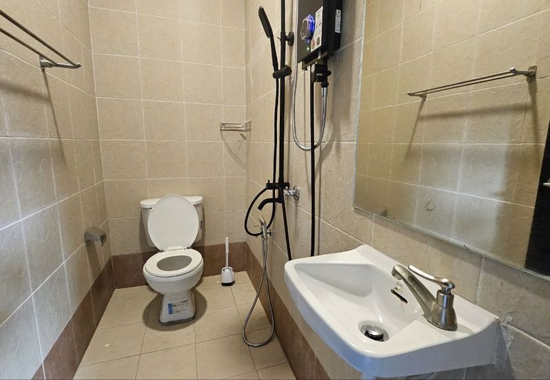 Kiara Peak (Puncak Kiara)