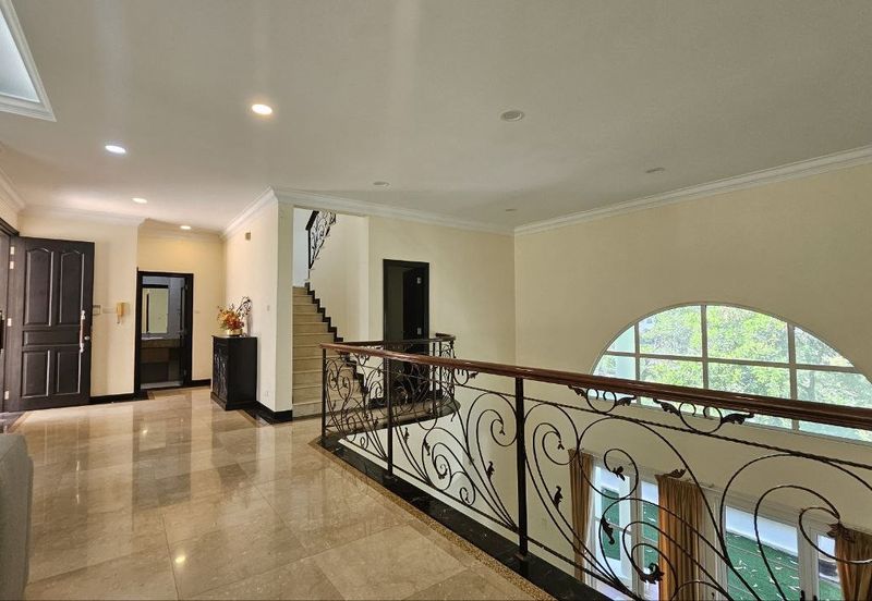 Kiara Peak (Puncak Kiara)