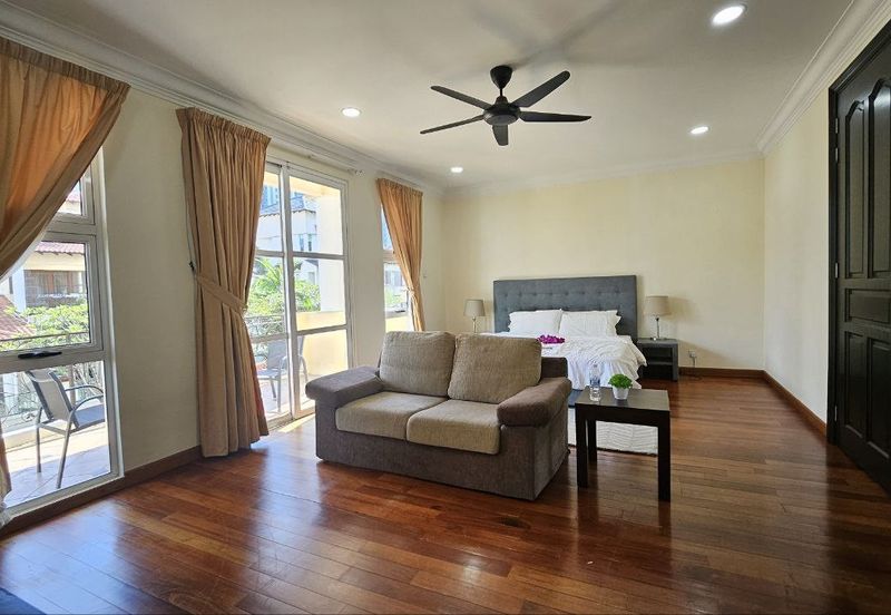 Kiara Peak (Puncak Kiara)