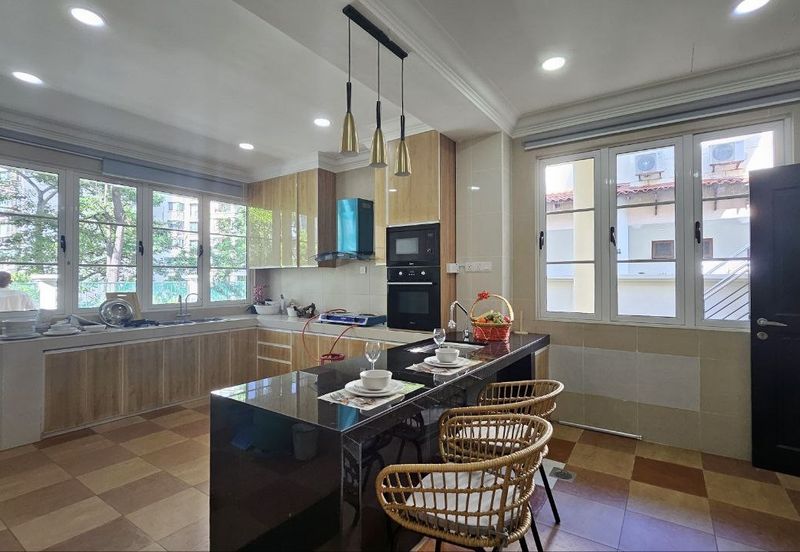 Kiara Peak (Puncak Kiara)