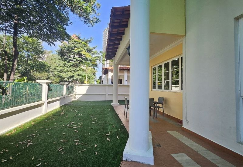 Kiara Peak (Puncak Kiara)