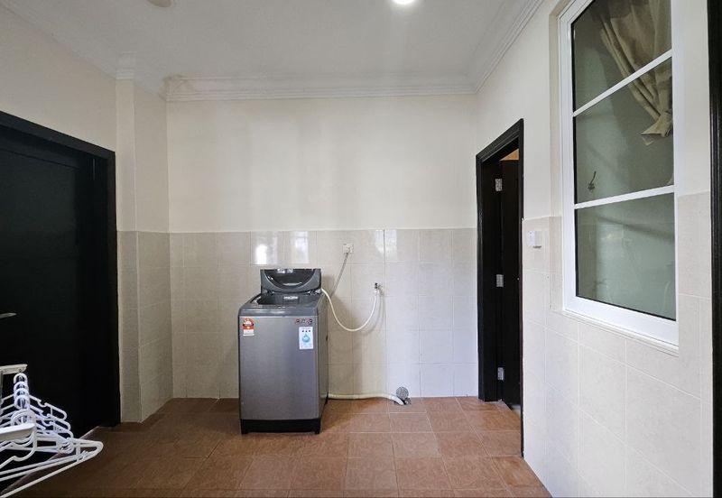 Kiara Peak (Puncak Kiara)