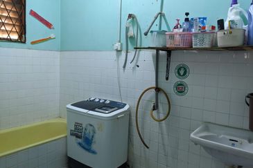 Single Stoery Bungalow in Pinggir Ttdi For Sale 