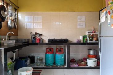 Single Stoery Bungalow in Pinggir Ttdi For Sale 