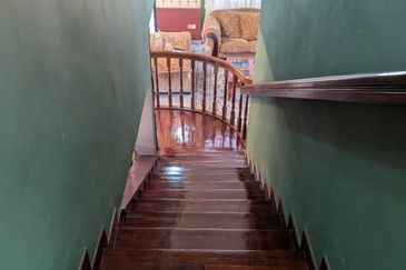 3 Storey Bungalow in Pinggir Ttdi For Sale 