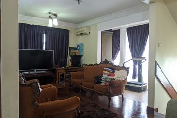 3 Storey Bungalow in Pinggir Ttdi For Sale 