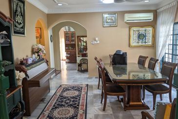 3 Storey Bungalow in Pinggir Ttdi For Sale 