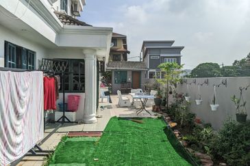 3 Storey Bungalow in Pinggir Ttdi For Sale 