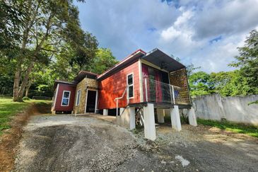 Staycation Resort Negeri Sembilan For Sale in Jelebu with more than 50+ Durian Tree