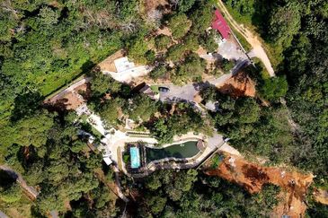 Staycation Resort Negeri Sembilan For Sale in Jelebu with more than 50+ Durian Tree