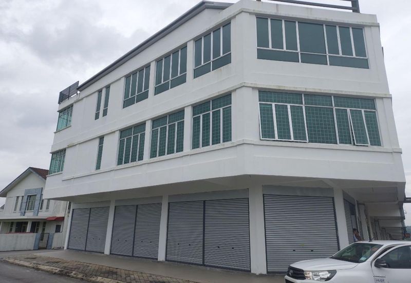 HOT HIGH DEMAND Corner Lot Shop Facing Mainroad Bangi Avenue Kajang Bangi Shop For Rent