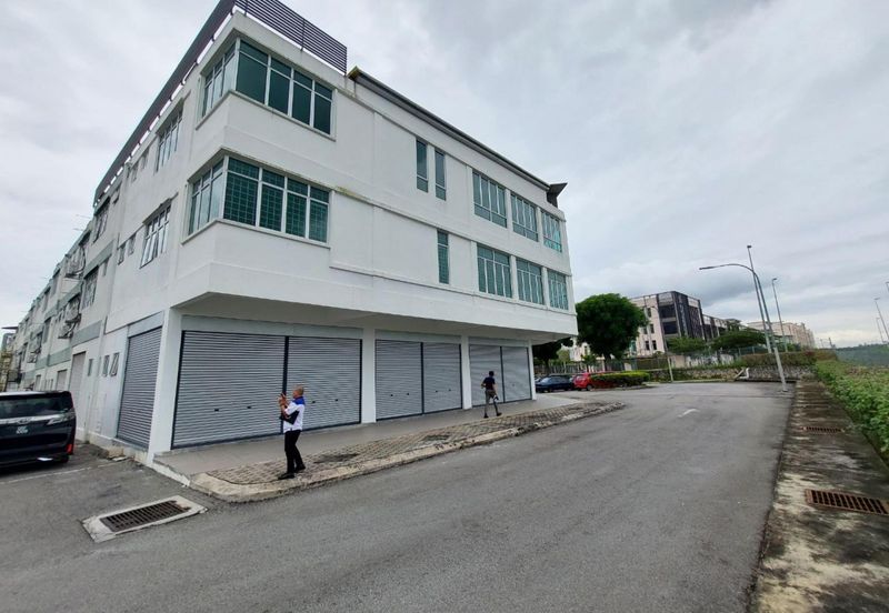HOT HIGH DEMAND Corner Lot Shop Facing Mainroad Bangi Avenue Kajang Bangi Shop For Rent
