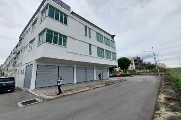 HOT HIGH DEMAND Corner Lot Shop Facing Mainroad Bangi Avenue Kajang Bangi Shop For Rent