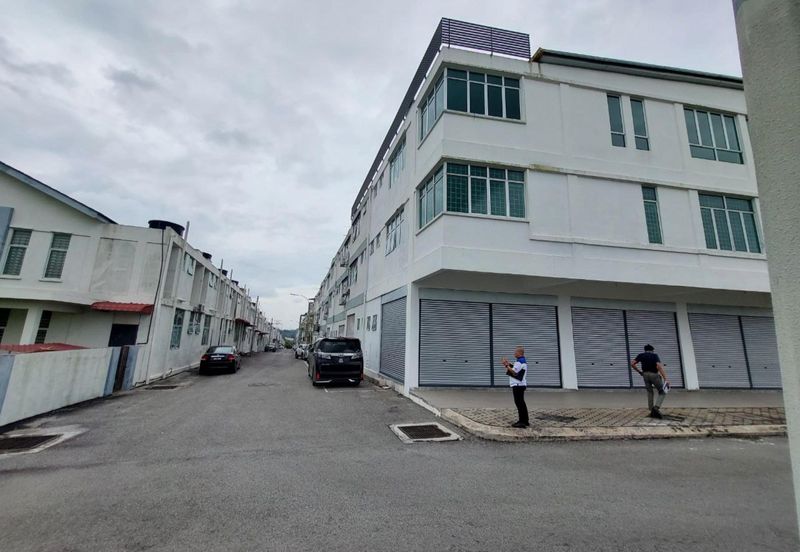 HOT HIGH DEMAND Corner Lot Shop Facing Mainroad Bangi Avenue Kajang Bangi Shop For Rent