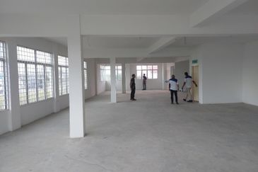 HOT HIGH DEMAND Corner Lot Shop Facing Mainroad Bangi Avenue Kajang Bangi Shop For Rent