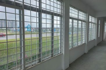 HOT HIGH DEMAND Corner Lot Shop Facing Mainroad Bangi Avenue Kajang Bangi Shop For Rent