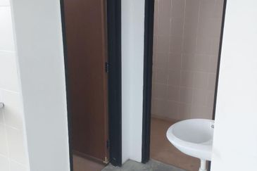 HOT HIGH DEMAND Corner Lot Shop Facing Mainroad Bangi Avenue Kajang Bangi Shop For Rent