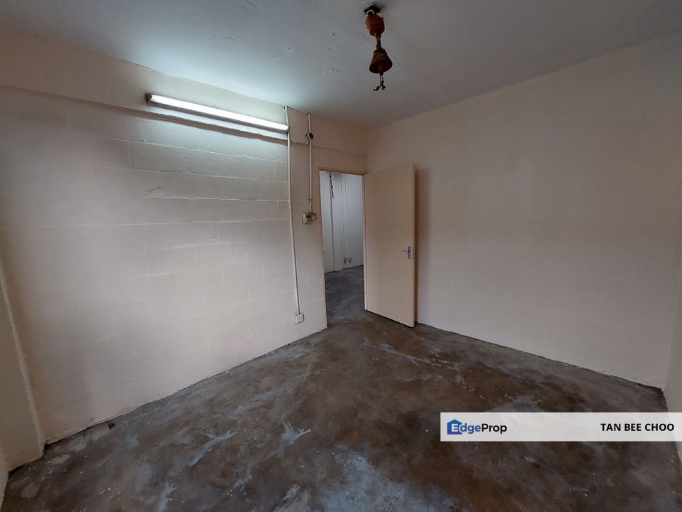 [Near Lrt Station & School] Puchong Perdana Low Cost Flat, 2nd Floor, Selangor, Puchong