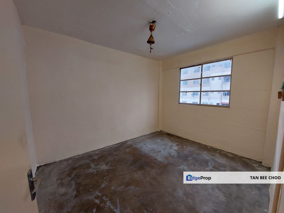 [Near Lrt Station & School] Puchong Perdana Low Cost Flat, 2nd Floor, Selangor, Puchong