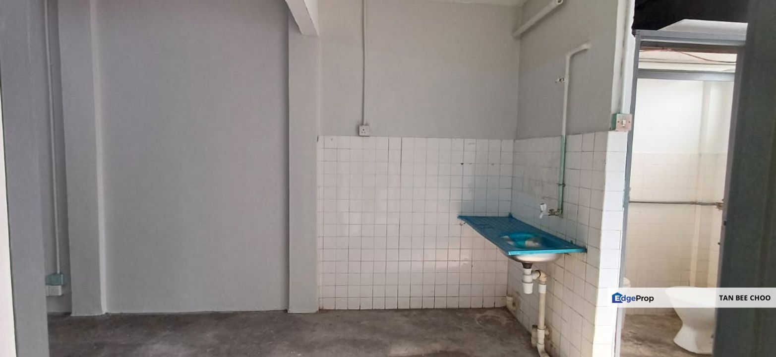 Refurbished Low Cost Flat Puchong Perdana (walking distance to LRT station), Puchong, Selangor, Puchong