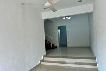 Subang Jaya SS18 Double Storey Superlink House with 5 Bedrooms for Sale [Walking Distance to Lrt Station]