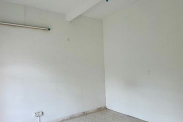 Subang Jaya SS18 Double Storey Superlink House with 5 Bedrooms for Sale [Walking Distance to Lrt Station]