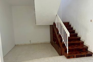 Subang Jaya SS18 Double Storey Superlink House with 5 Bedrooms for Sale [Walking Distance to Lrt Station]