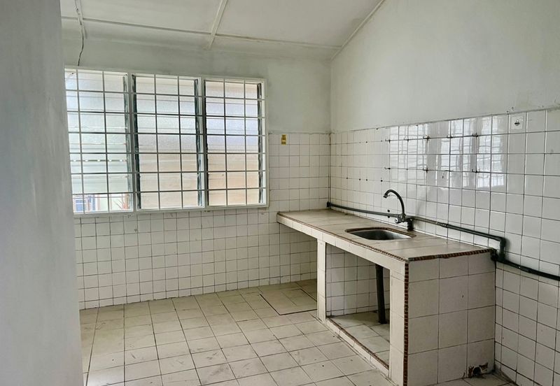 Subang Jaya SS18 Double Storey Superlink House with 5 Bedrooms for Sale [Walking Distance to Lrt Station]