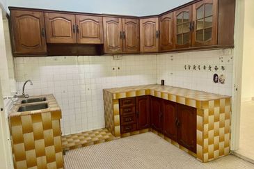 Subang Jaya SS18 Double Storey Superlink House with 5 Bedrooms for Sale [Walking Distance to Lrt Station]