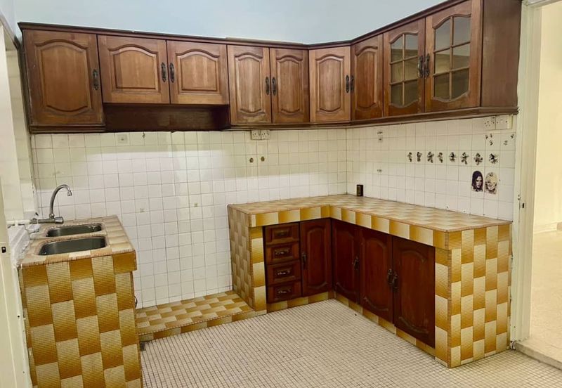 Subang Jaya SS18 Double Storey Superlink House with 5 Bedrooms for Sale [Walking Distance to Lrt Station]