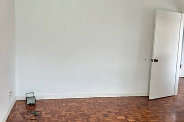 Subang Jaya SS18 Double Storey Superlink House with 5 Bedrooms for Sale [Walking Distance to Lrt Station]