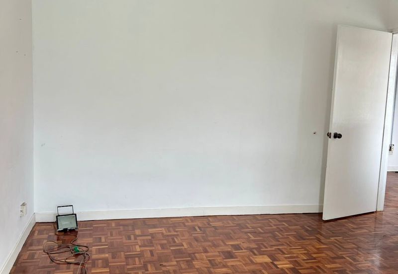 Subang Jaya SS18 Double Storey Superlink House with 5 Bedrooms for Sale [Walking Distance to Lrt Station]