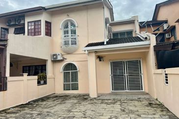 Subang Jaya SS18 Double Storey Superlink House with 5 Bedrooms for Sale [Walking Distance to Lrt Station]
