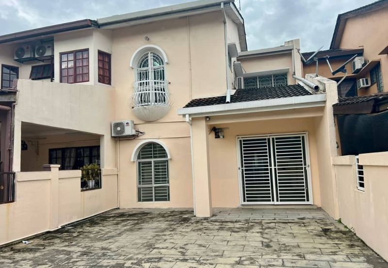 Subang Jaya SS18 Double Storey Superlink House with 5 Bedrooms for Sale [Walking Distance to Lrt Station]